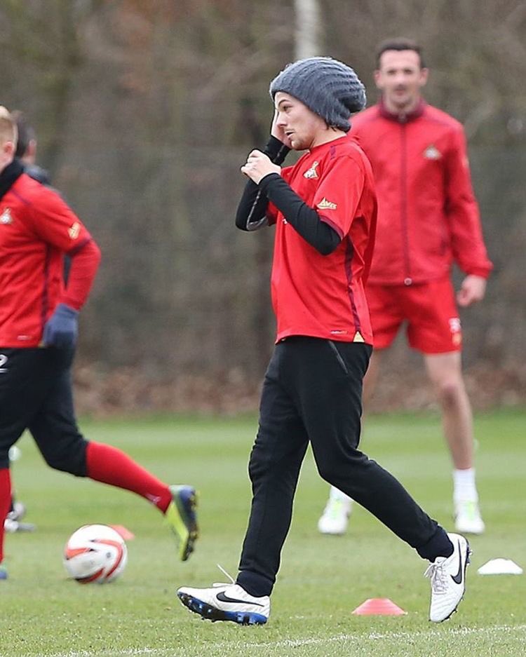 — football player louis tomlinson; a thread