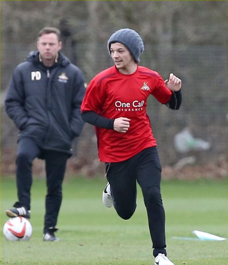 — football player louis tomlinson; a thread