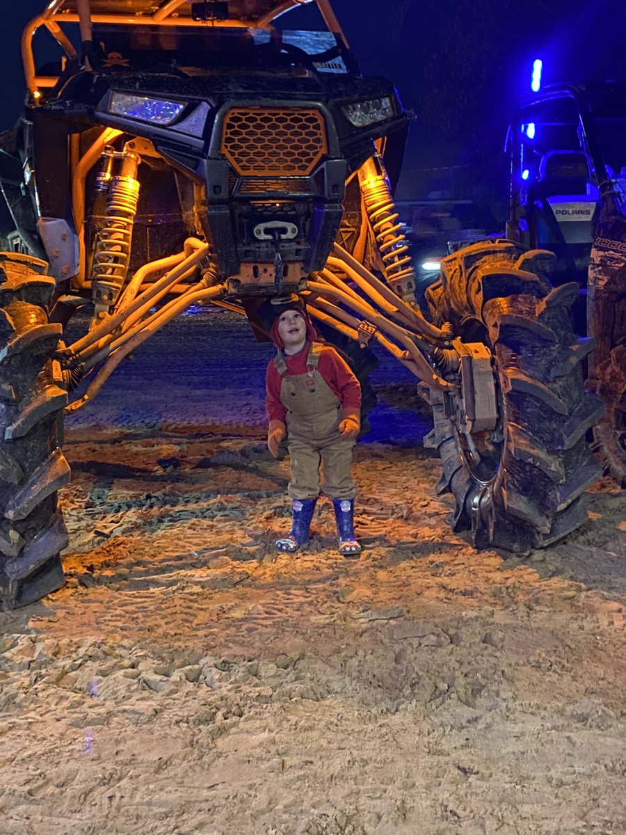 jennyynsheltonn's tweet photo. When it’s your first time at river run & your amazed that you can fully stand under a ATV without hitting your head! 😂 #onedayourswillbethatbig #thefish #hunterman #RRATVPARK https://t.co/vVLF09H83o
