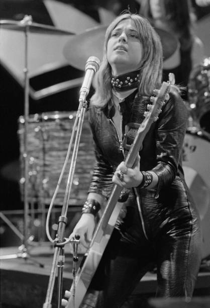NewWaveAndPunk's tweet photo. Suzi Quatro in 1973, by Michael Putland. https://t.co/lWu92xUB0T
