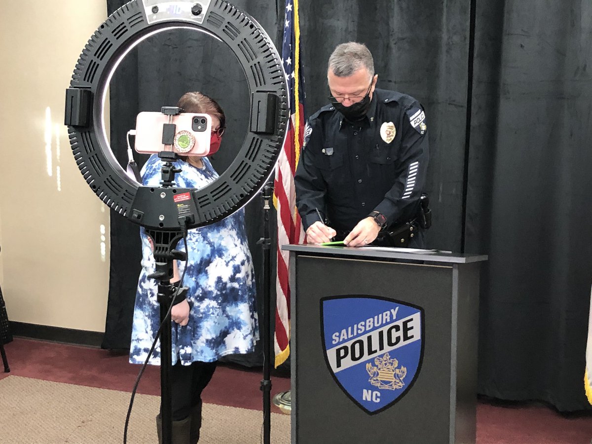 DavidWhisenant's tweet photo. Now: @SalisburyNCPD @chiefjpstokes asking for public’s help to solve double homicide from 10/24/20 on Lincolnton Rd in Salisbury. Mother and adult son stabbed to death. Call 794-638-5333 if you can help. https://t.co/uurGvMALuO