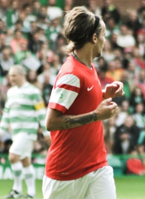 — football player louis tomlinson; a thread