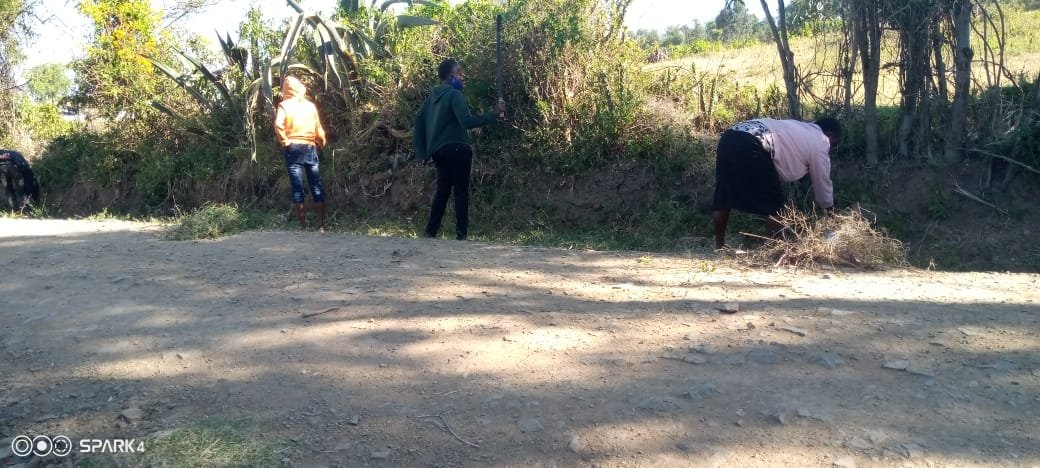 artistmchoraji's tweet photo. The #KaziMtaani program in #laikipia the clearing of bushes and leveling of access roads..... clean environment. mt Kenya for BBI. Thank you President Uhuru Kenyatta @kazi_mtaani @PSCharlesHinga 

#SundownerKBC #UhuruIsTribal #Killiam #NCBARefundMyMoney  Zack Kinuthia https://t.co/kf1NhctK7t