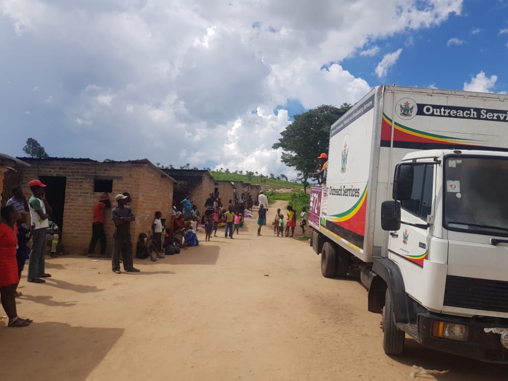 nickmangwana's tweet photo. Today, our HQ Risk Communication Team took our Covid19 prevention message to Dawson Farm in Mvurwi. Our Outreach will leave Noone behind.
#MaskUpZim
#PhysicallyDistanceZim
#SanitiseZim
#StayHomeZim https://t.co/gf230cdrBr