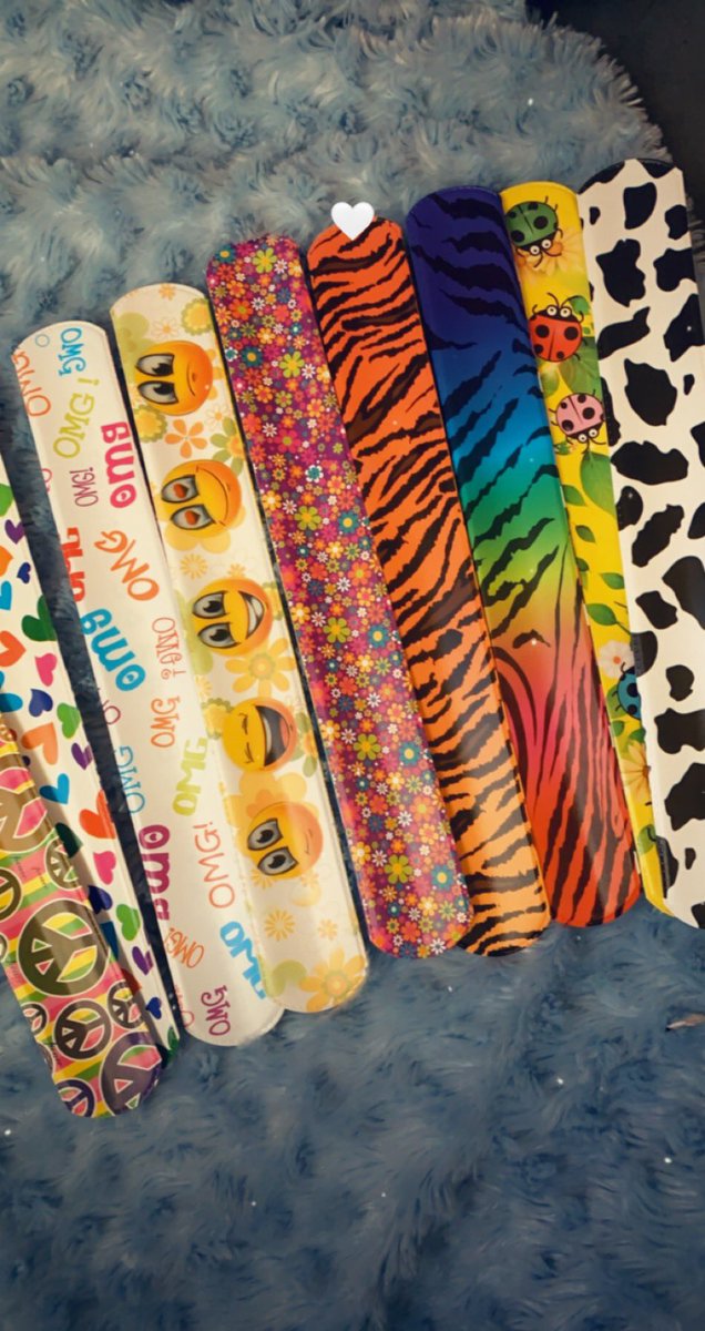 SparkleWithAtt1's tweet photo. Kid lipgloss bags come with lipgloss of choice from kids line 🥰 bubbles, variety of candy, stickers and slap bracelet in a cute holographic pack 💜 Message to Order 😀 #kids #lipgloss #lipglossvendor #makeup https://t.co/BOCddTUoMl