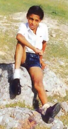 Shoaib taught himself to bowl emulating the action of Imran Khan, and was spotted by a coach who took him to the Rawalpindi club. Shoaib was approached by Majid Khan who asked him his name and Shoaib replied “Shoaib, very soon everyone will know my name’.