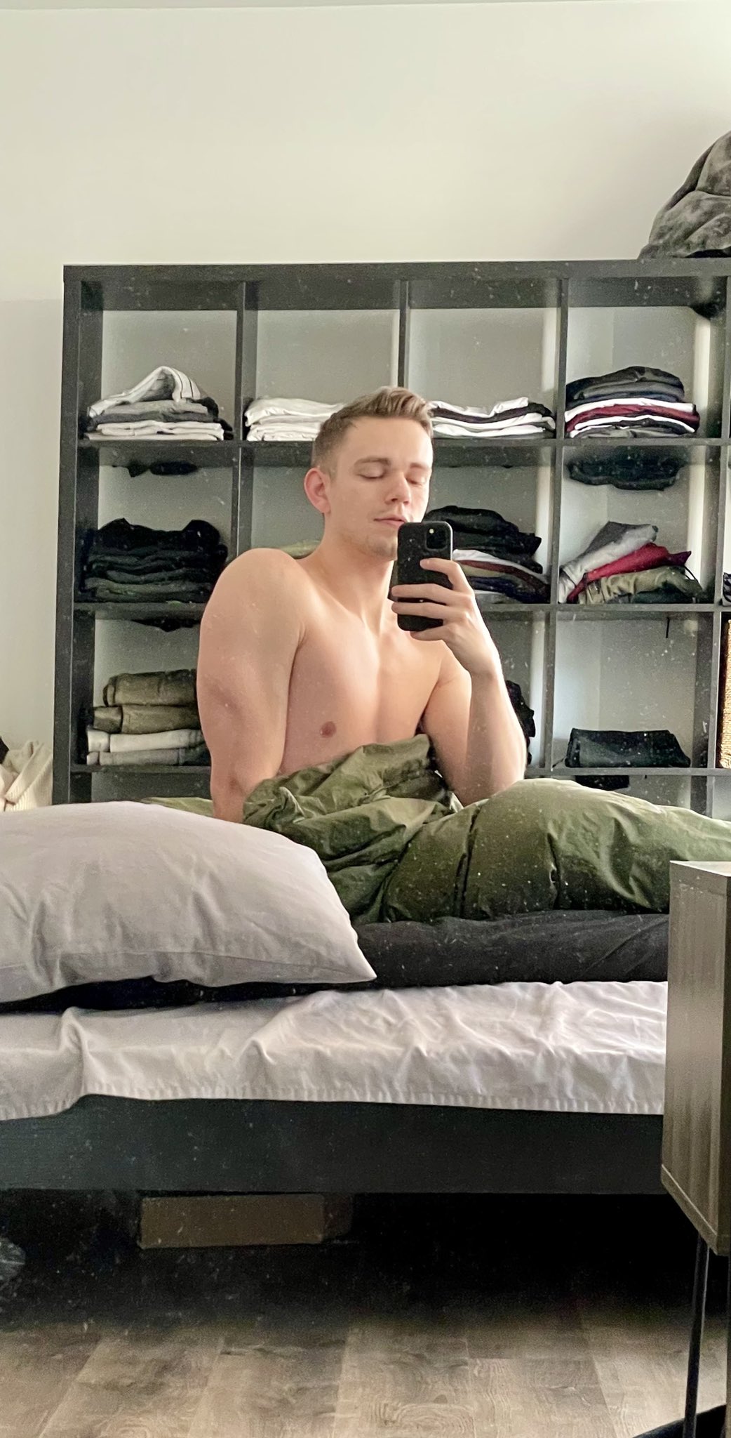 Tyler Dantuma على X: Good morning. ☀️ Cross-posting this from my onlyfans  ;) link in bio. t.coLCJoVDPyBb  X