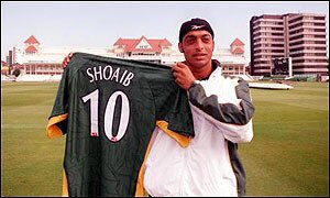 He was phenomenal at the 1999 World Cup taking 16 Wickets including 3 in the semi final against New zealand.He signed up for Nottinghamshire that year but missed almost whole of the Year 2000 due to several injuries.