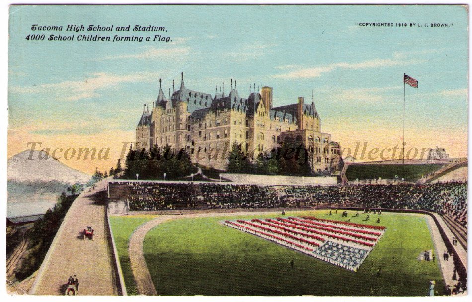 Tacoma_History's tweet photo. This great Tacoma postcard from our collection - featuring Stadium High School and Bowl, with Mount Rainier in the background - was postmarked on this date in 1919.
#TacomaHistory #StadiumHS #StadiumBowl #OnThisDate #VirtualMuseum https://t.co/Wt2f8cJMAK