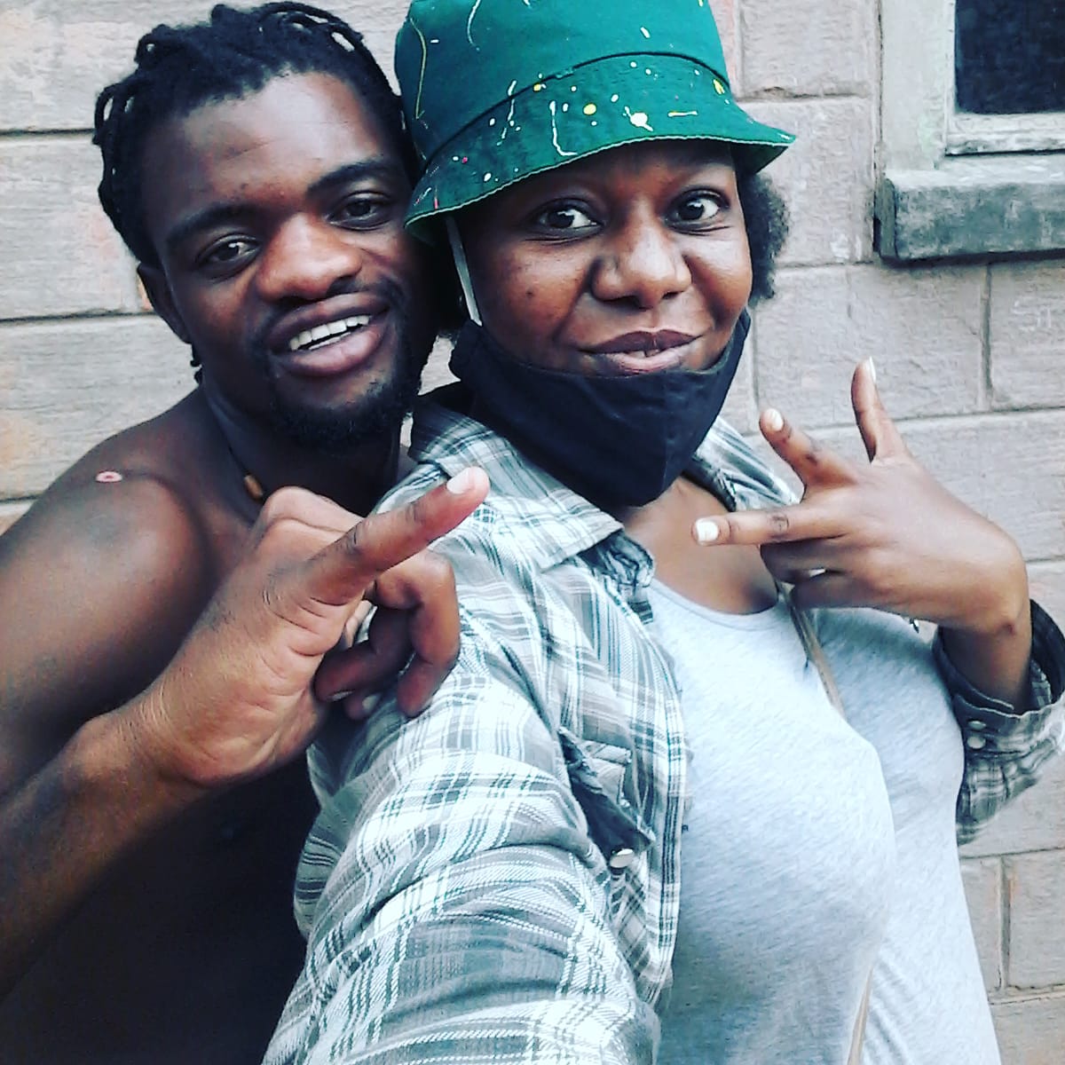 Happened to bump into one of the funniest,hillarious and mischievous Zbc Drama Actor of  Indlalifa "Cde Zamba "lol and yea what an exciting experience by the way it was nyc meeting yu ma gee😊