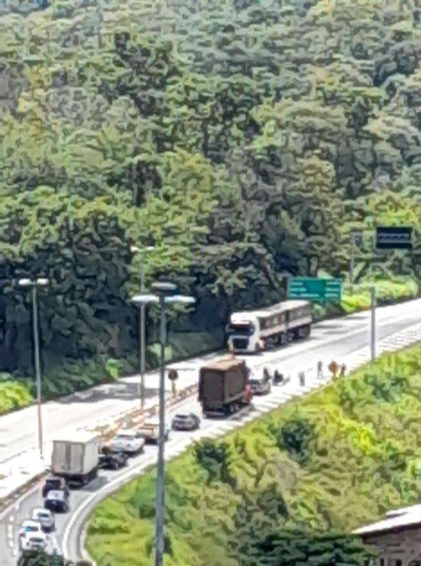 Br381
Acidente no trevo de ravena sentido Itabira, trânsito interditado no momento envolvendo carro x moto