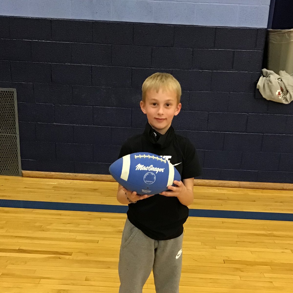 ColetteDethlefs's tweet photo. A raffle was held during the BCSVSO Food Drive. For every 5 items donated, a student's name was entered in the raffle. Winners of the football and volleyball were: Tristen- 3rd grade and Alexis-6th grade. Congratulations! https://t.co/wJ637H78EE