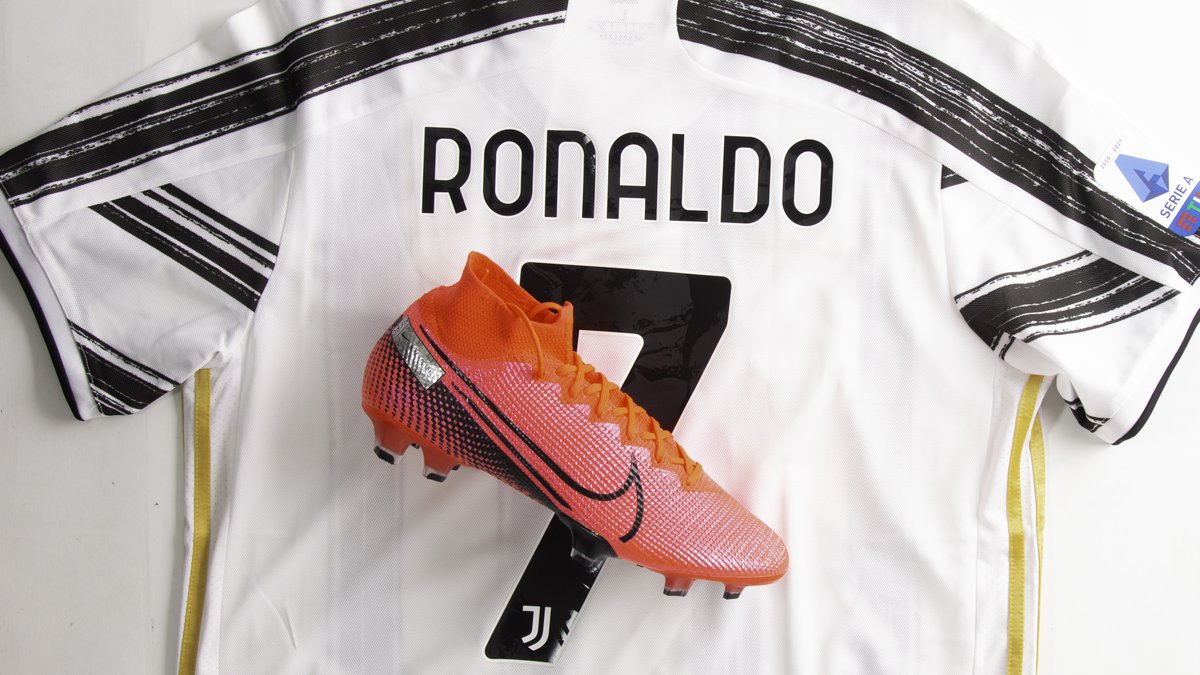 WrldSoccerShop's tweet photo. ❗ Giveaway❗

Can you guess the score of Juventus vs AC Milan? We will pick 1 winner for a pair of Vapor Superfly (10)!

🚨Rules🚨
1. RT &amp; Follow
2. Comment the score &amp; tag two friends
3. Entries close at kickoff 

We will DM the winner on 1/7! https://t.co/09ixq32dvD