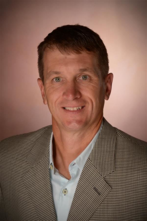 Bville_Schools's tweet photo. Congratulations to Scott Passmore! Scott was recently named Athletic Director of the Year by AR High School Athletic Administrators Assoc. He has worked tirelessly in a year marked by an unforgiving virus to keep student-athletes, coaches and staff safe.  #whereexcellencelives https://t.co/4jsE7N5shC
