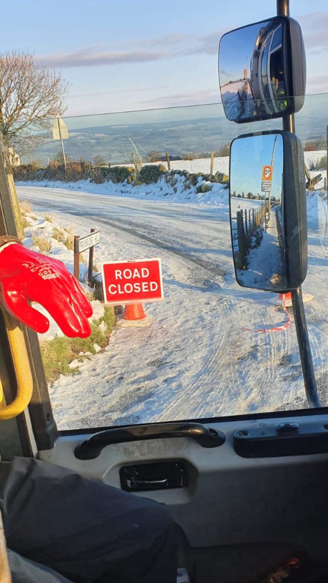 RibbleValleyBC's tweet photo. 🚨❄️🌨️Our crews are struggling with access to some streets due to ice again today.
We will collect any missed bins and recycling next week hoping that weather and conditions improve. https://t.co/tv07XKfIYY