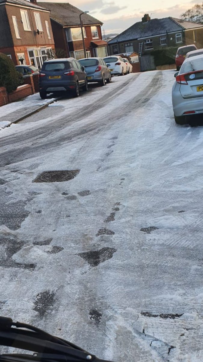 RibbleValleyBC's tweet photo. 🚨❄️🌨️Our crews are struggling with access to some streets due to ice again today.
We will collect any missed bins and recycling next week hoping that weather and conditions improve. https://t.co/tv07XKfIYY
