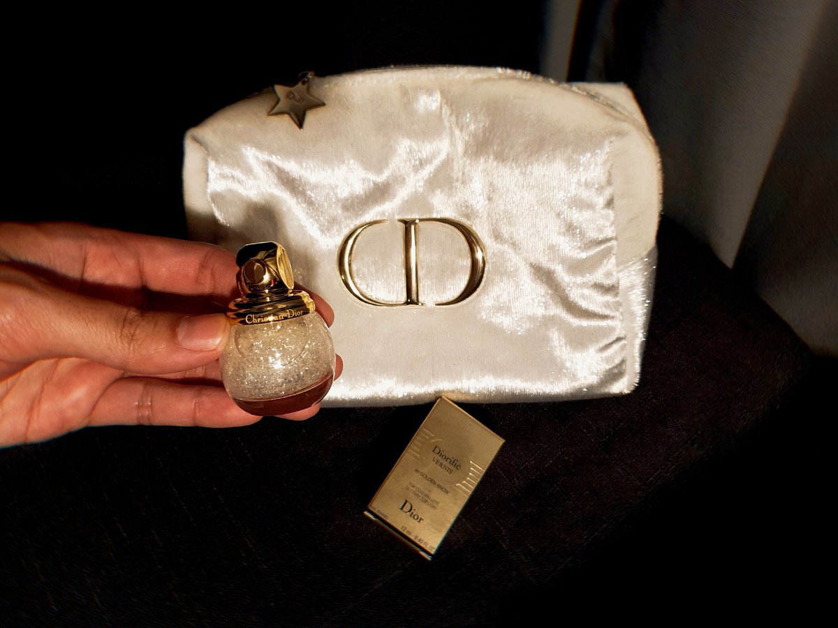 lathae's tweet photo. #แจก Dior อยากแจกประชดชีวิตนิดนึง
กระเป๋า Christian Dior พร้อมยาทาเล็บ เซ็ทลิมิเต็ด🌟 ที่มีขายแค่ช่วงคริสต์มาส 
📍กติกา รี+ฟอล์ แค่นั้นเลย

ช่วงนี้เจ้าของทวิตตกงานยาววว และได้แต่เครื่องสำอางมาเป็นขวัญ แบ่งๆกันมีความสุขนะครับ 🤍 https://t.co/W4zM91ooRl
