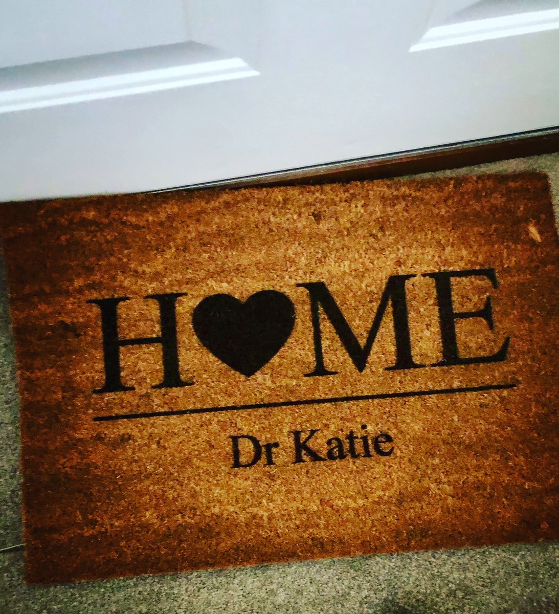 whatKTdoes_now's tweet photo. Now my house feels like home, thanks to my Fairy Godmother @FionaHandyside. #newhome #Newhouse #movingingift #housewarming #TheGreatEscape https://t.co/bUEJYrrhLn