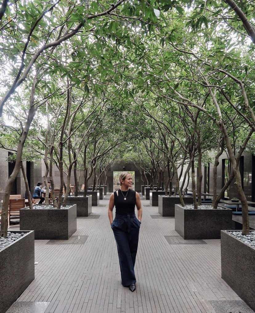 MsEmmaWallace's tweet photo. This is the beginning of everything you want…
Attacking 2021 in style &amp; drawing #midweekmotivation from @thisgirlabroad wearing head to toe Emma Wallace.

#emmawallacewoman #newyearnewyou #midweekstyle #style #fashion #streetstyle #hongkong #hongkongstyle #fashiondesigner https://t.co/hlGzGYJxdB
