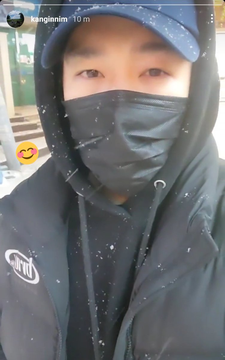 TJ79_EunSiHae's tweet photo. @shfly3424 ☃️Cutie YeBear🤪 Have fun enjoy d snow🤟
Love the coincidence of my #2Woon Cutie Bears🧸💕🧸캉긴 &amp; 예성 walking in the snow🌨💗❄ post at same time💙🙆‍♀️

@Himsenkangin @shfly3424 #Yesung #예성버블
Miss you.. Love you.. 🧕💋TJ🇲🇾 https://t.co/KHSyzHpOEk