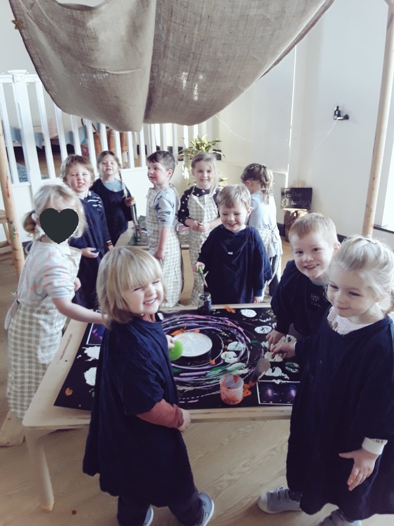 AshbridgeMaxy's tweet photo. In the #ateleir this morning, hedgehogs are ready to create their own version of a galaxy after looking at some pictures for inspiration. @NDNAtalk #painting #artistsontwitter #eytalking #eyfstwittertagteam #markmakingmatters #ealrymarks https://t.co/2MONh0SSzH