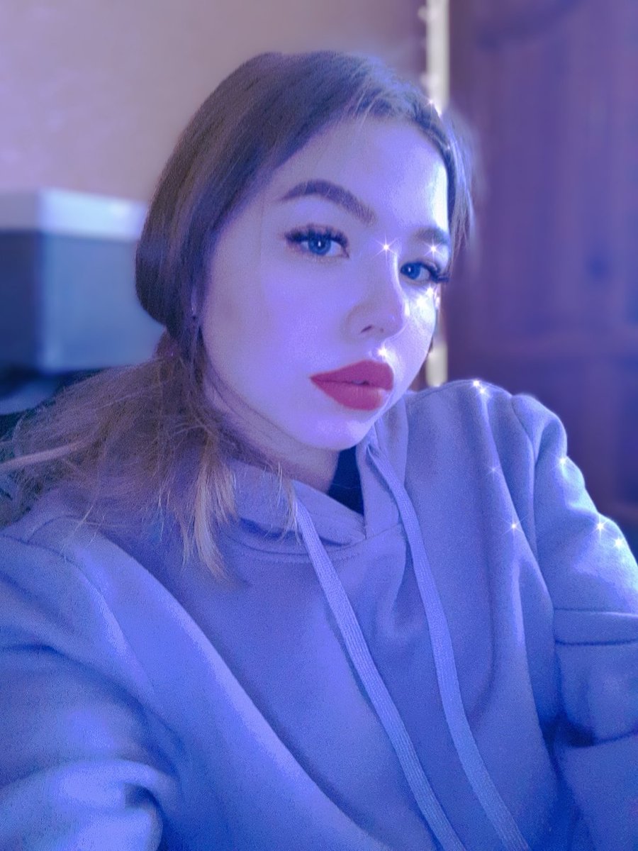 просто захотелось выложить свою фотографию🥺❤