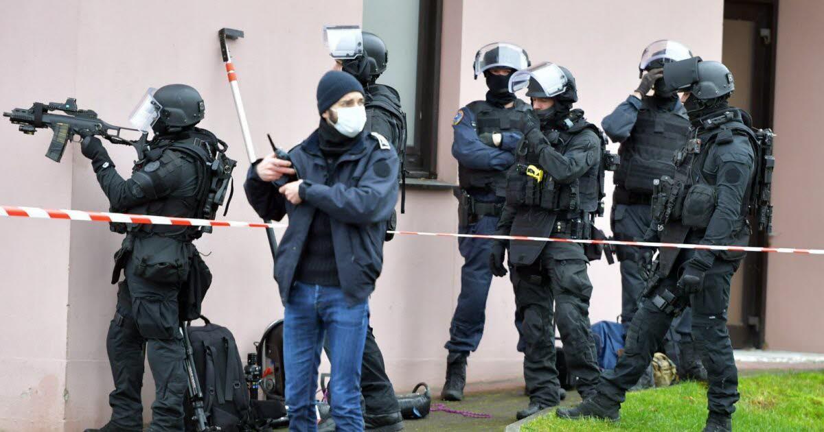 🚨 Intervention du Raid à Haguenau : l'homme interpellé dna.fr/faits-divers-j…