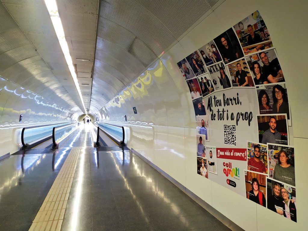 olga_hm's tweet photo. Al barri tenim de tot, i al vestíbul del metro de #ElColl-#LaTeixonera ens ho deixa clar l'associació de comerciants #CollAmunt! Ara més que mai, donem suport al nostre comerç de proximitat 😊 https://t.co/NJFoz8ApZE