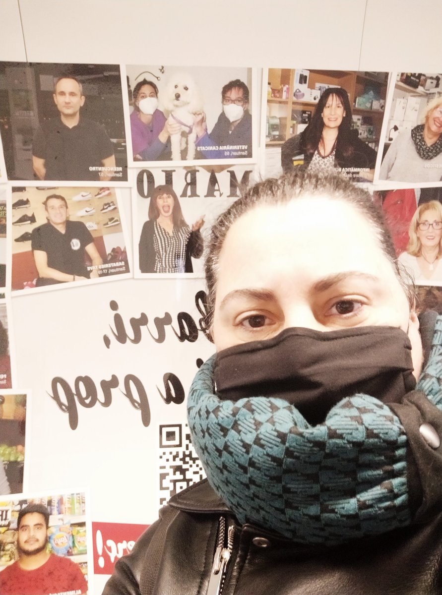 olga_hm's tweet photo. Al barri tenim de tot, i al vestíbul del metro de #ElColl-#LaTeixonera ens ho deixa clar l'associació de comerciants #CollAmunt! Ara més que mai, donem suport al nostre comerç de proximitat 😊 https://t.co/NJFoz8ApZE