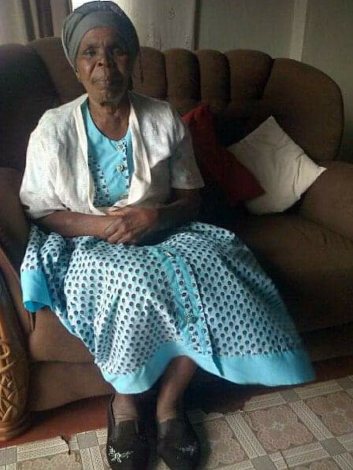 Fezzy_Jobe's tweet photo. Rest in peace my Queen. 🤍 Lala uphumule Thombeni. Besinethemba sithi uyabuya nje manje. https://t.co/8svbxRWxwv