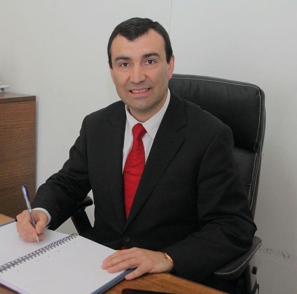 ChiloeDecide's tweet photo. Juan Eduardo Vera va a la reelección por la alcaldía de Castro. 

"El día 11 de Marzo deberé dejar mi cargo para dedicarme durante un mes a las tradicionales campañas autorizadas por ley. Como siempre nos seguiremos viendo en las calles", señaló. https://t.co/EeogVjHvu2