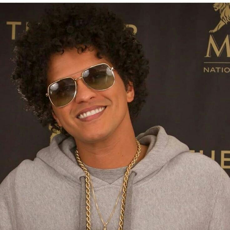 Bruno Mars sorrindo ; thread pra melhorar seu dia