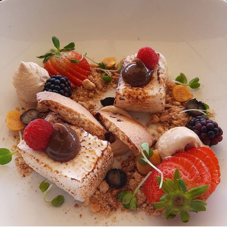CapePointSA's tweet photo. May we have s'more, please?
Pictured is Two Oceans Smore's. Toasted marshmallows, choc chip oat cookies, earl grey ice cream & dark chocolate.
View the @the_two_oceans menu here: https://t.co/JUoKKeu5Dg
πΈ: annakareninakaren (IG)
#TwoOceansRestaurant
#ExperienceCapePoint https://t.co/qxEGn3sKj9