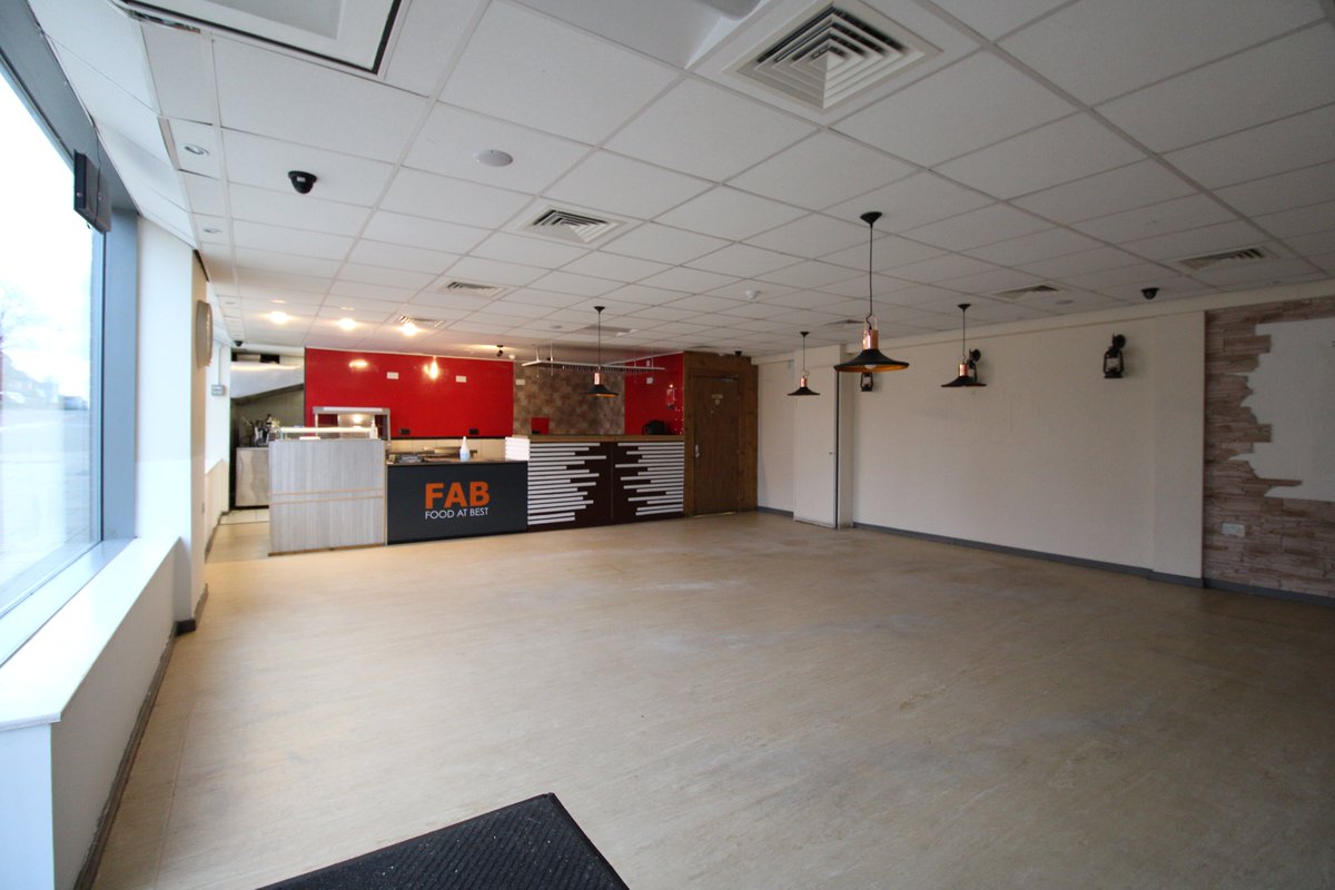 wardsurveyors's tweet photo. **TO LET - PROMINENT COMMERCIAL UNIT**

Located in #TheCrescent shopping complex in #Hinckley, anchored by @cineworld and @sainsburys, with adjacent occupiers including @TarroLounge, @wildwood_food, @love_prezzo and many more!

DM for full details ✅

@hinckandbos_bc @NovaLoca https://t.co/TA1yOE1HO6
