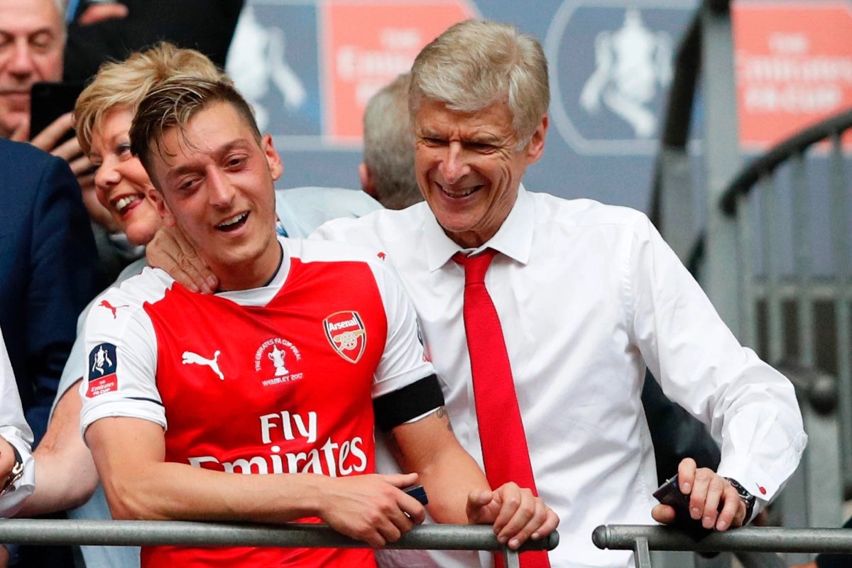 AFCfansHQ's tweet photo. Thank you for the memories @MesutOzil1088. End of an era! Sad it had to end this way! Best of luck for the future! https://t.co/imiBMR2oWR