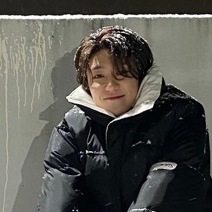 너무귀여움.....자기 고향은 겨울에 너무춥고 눈도많이 오는 지역이면서 ,.....이렇게 눈좋아하는거보면 걍 너무귀여움