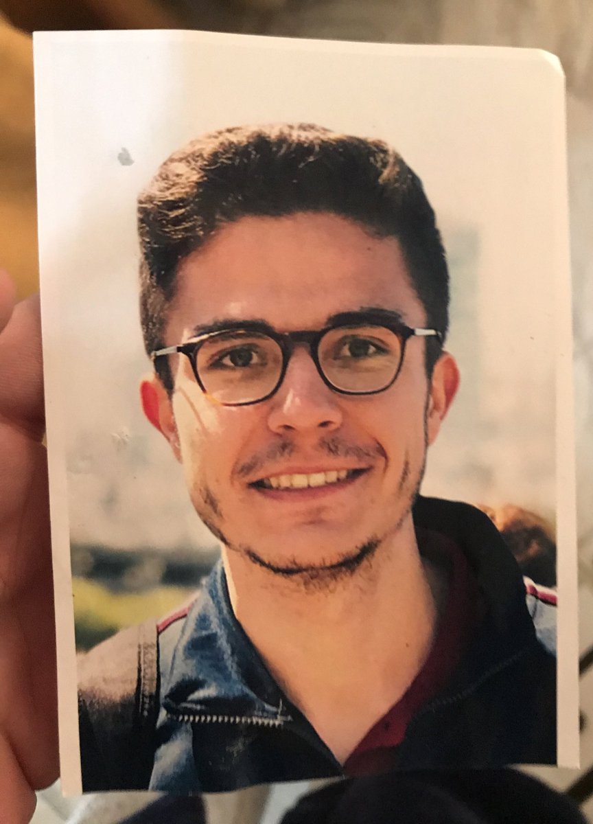 josedur007's tweet photo. Mi padre es un artista. Me ha hecho este retrato en lienzo. El mejor regalo de mi vida. Y acepta encargos... 😉Twitter haz tu magia, se lo merece ✨ https://t.co/bipOtK5irK