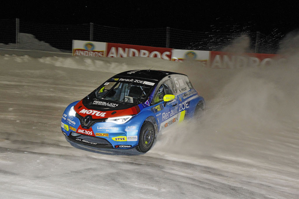 DARacingRX's tweet photo. ❄️Les #ZOE Glace retrouvent les #Alpes🏔
Retrouvez toutes les sensations des pilotes du @DARacingRX  avant la 2e étape du e-@TropheeAndros_ à @Isola2000_06  
📝￼Lire la suite ⬇️
https://t.co/kdcMwUswp8 https://t.co/6aVUIAOO0O