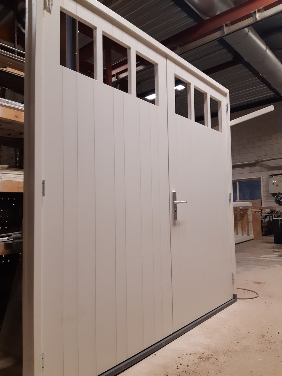 Welkom in 2021! We gaan er een mooi jaar van maken. De eerste boerderij- en garagedeurkozijnen gaan volgende week alweer de deur uit!