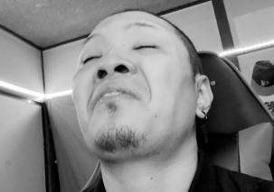 OpxMusic's tweet photo. あの顔面狂気！RawStyle DJ R3cky がHERに襲来（22歳）!!
※来月3日誕生らしい！（しらねねーよ！
これからHardStyleは爆アゲだぜ！
@R3cky_dj https://t.co/OaKe1mTPtH