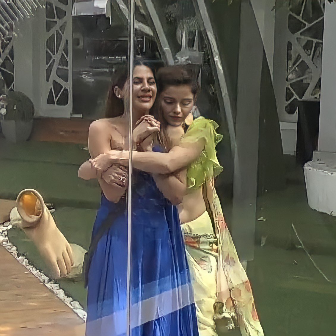 Roshni_Debi's tweet photo. I have been talking about this budding friendship from sometime now. 

I wanna see more friendship of #RubinaDilaik &amp; #NikkiTamboli in upcoming episodes 

I am loving this bond

Best part is Rubina consoles Nikki in Family Week &amp; Nikki loves Rubi

#BiggBoss14 #BB14 #BiggBoss2020 https://t.co/wn1JiWdFJW