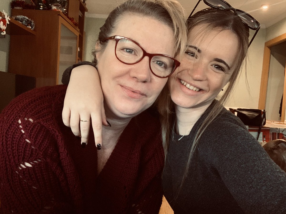 Judithlopez_15's tweet photo. La mataría la mayoría de los días, pero en el fondo nos queremos mucho mucho💖
#mooom👩👧 https://t.co/8YtZClBpz0