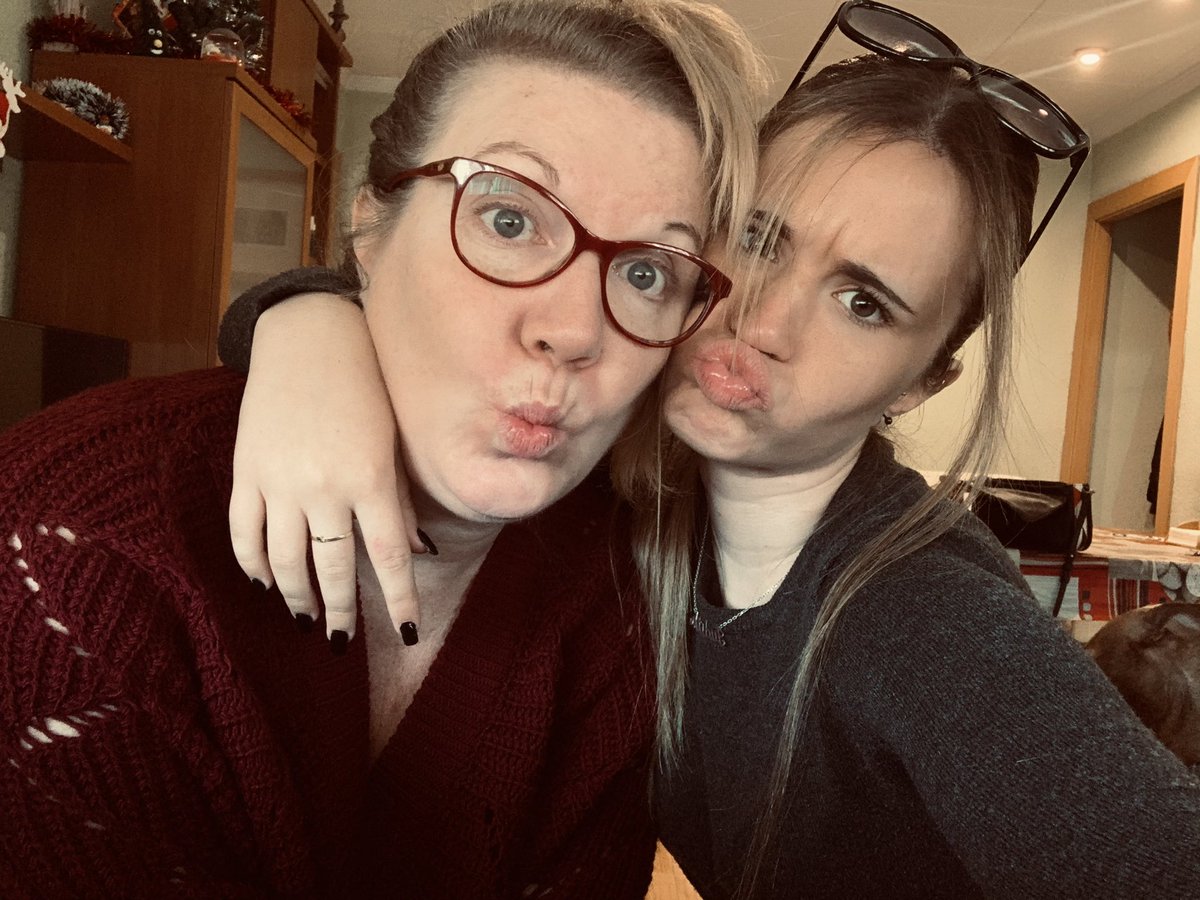 Judithlopez_15's tweet photo. La mataría la mayoría de los días, pero en el fondo nos queremos mucho mucho💖
#mooom👩👧 https://t.co/8YtZClBpz0