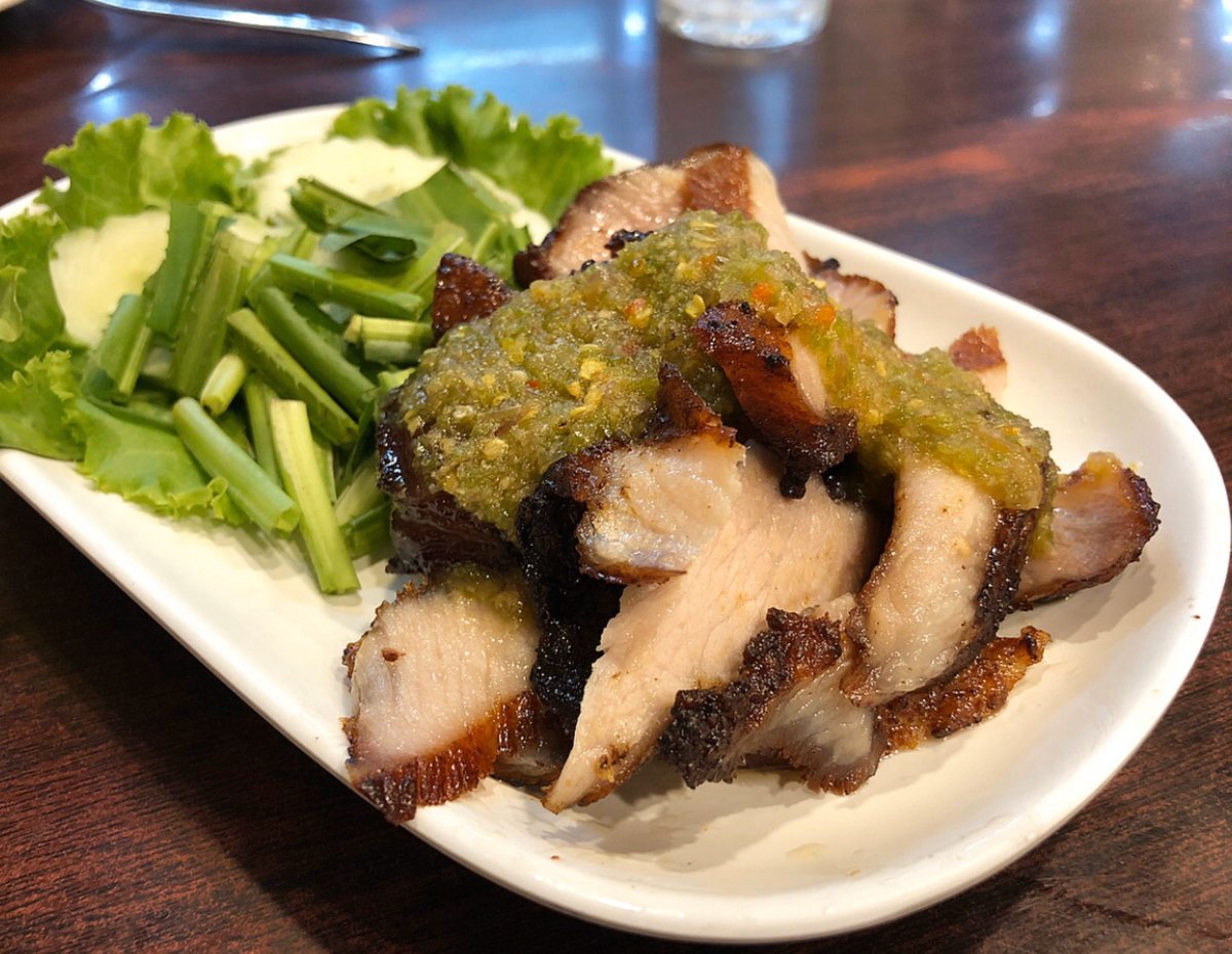 BESTEREATS's tweet photo. ร้านเลิศทิพย์ ร้านของเชฟกิ๊ก กมล ชอบดีงาม ผู้เข้าร่วมเเข่งขัน Top Chef Thailand Season 1 เป็นร้านโปรดที่มาบ่อย อร่อยคอนเฟิร์ม เมนูที่ชอบที่สุดคือกะเพราเนื้อวากิว คือฟินมากคะ

📍เลิศทิพย์ สาขาลาดพร้าว-วังหิน
✏️Bumbim Boom Boom

อ่านเพิ่ม https://t.co/tIQT7eI0av

#RettyTH https://t.co/ADPiu0jMu2