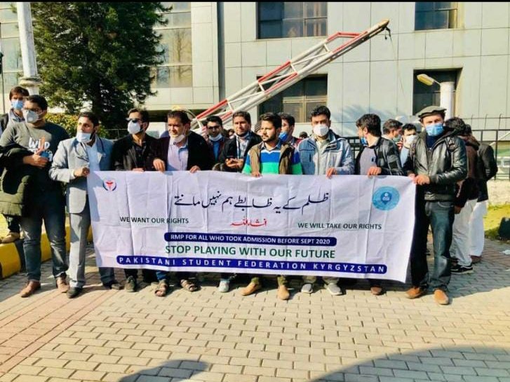 SSajidimtiaz's tweet photo. Never hide things from hardcore thinkers. They get more aggravated, more provoked by confusion than the most painful truths
@DrZNMOfficial 💔
#JusticeForKyrgyzMedicos
#StopOppressingFmgs https://t.co/Sx2wbw6FiF