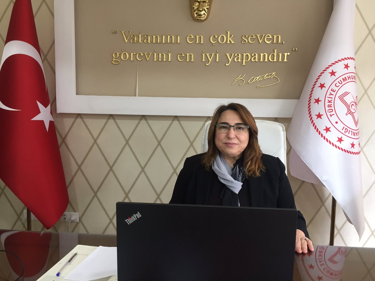 mugla_mem's tweet photo. DEĞER EĞİTİMİNİN NERESİNDEYİZ? 
@fsmvu Eğitim Fakültesinden Prof.Dr. Hasan BACANLI Muğla Öğretmen Akademisinin canlı yayın konuğu oldu. İl Müdürümüz @pervin_tore’nin katılımı ile gerçekleşen eğitim seminerine il ve ilçe milli eğitim yöneticileri ile okul yöneticileri katıldı. https://t.co/2kVRy6UTao
