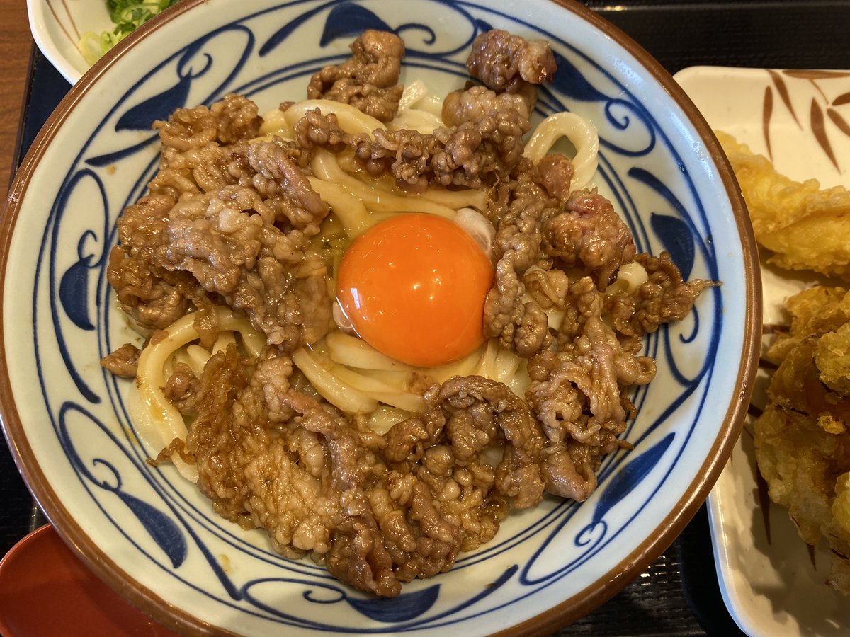 海斗 今日のランチ 丸亀製麺 牛すき釜玉 野菜かき揚げ あんこう天ぷら 間違いない味でした でも ちょっと胸焼けしてます