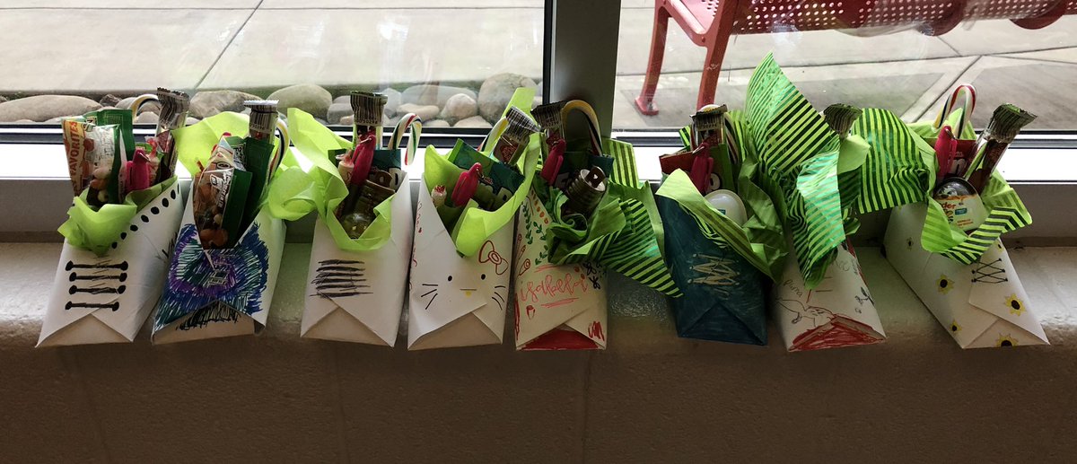 LHS Spanish Club celebrating 3 Kings Day🤴🏿🤴🏽🤴