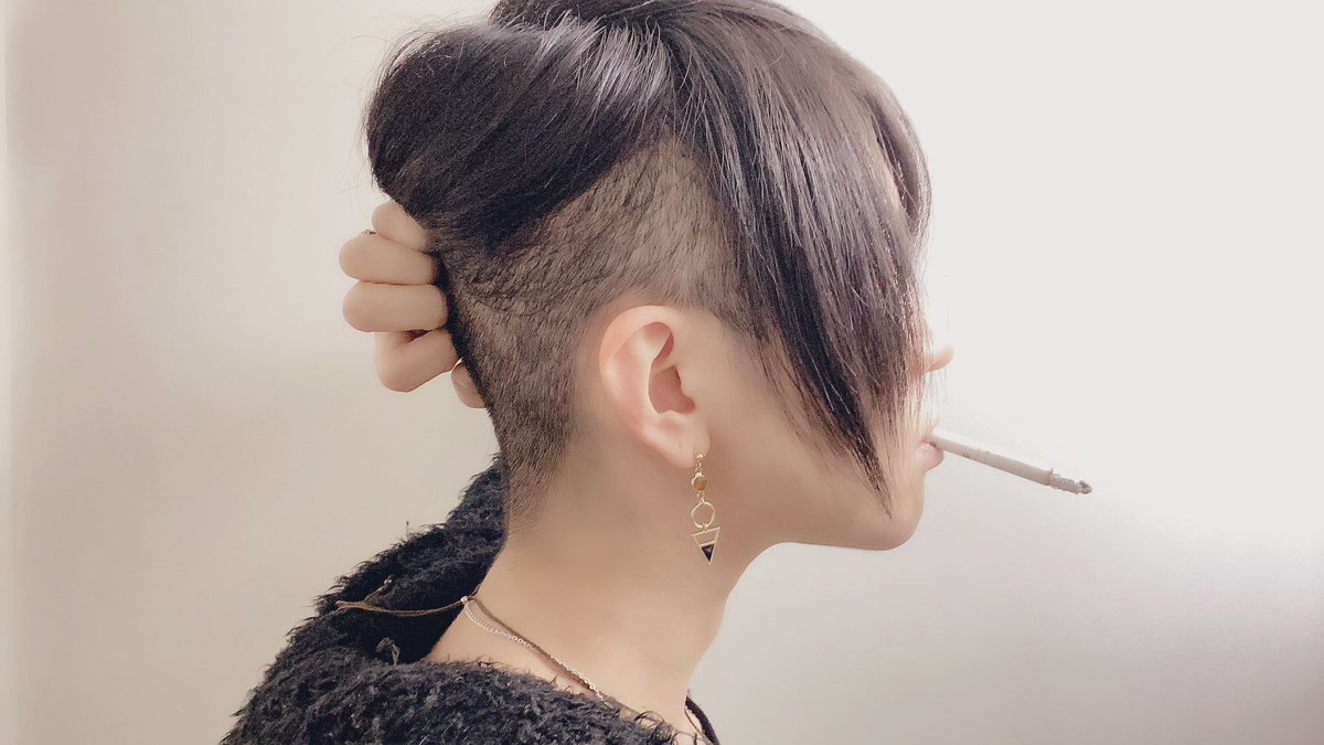 仁 Jin 8 21 22仙女の箱モデル 池袋東急ハンズ バリカンで刈り上げしてもらいました 年末美容室に行けなくて ツーブロ部分が伸びてきたのが限界すぎて 自分でもバリカンで刈り上げ部分キープできる様になりたい 後ろが難しいよなぁ 髪型は