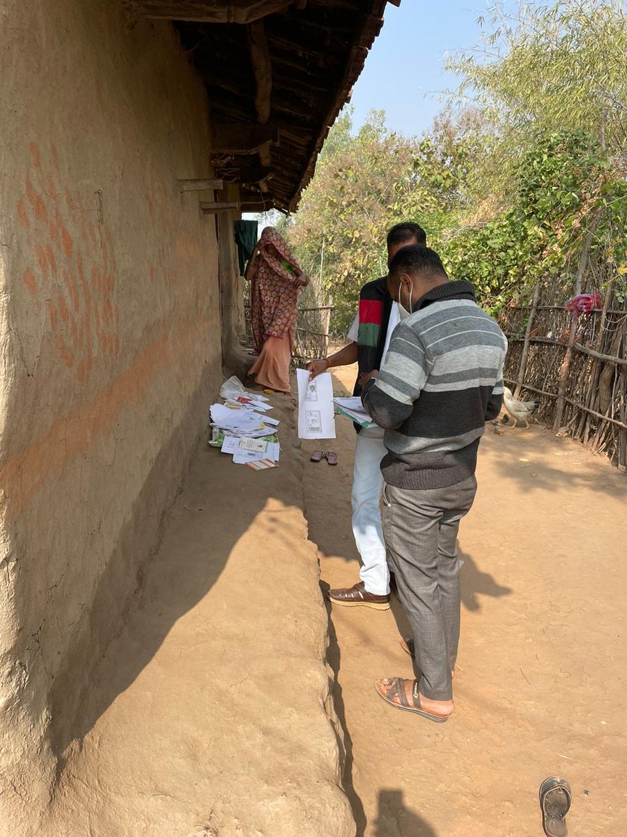 nitishgeorgian3's tweet photo. Day  2 of makaan sahaay beneficiaries identification and approval 
@RanaDilipkumar @comm_tribal @CMOGuj https://t.co/pl0wRFd8wS